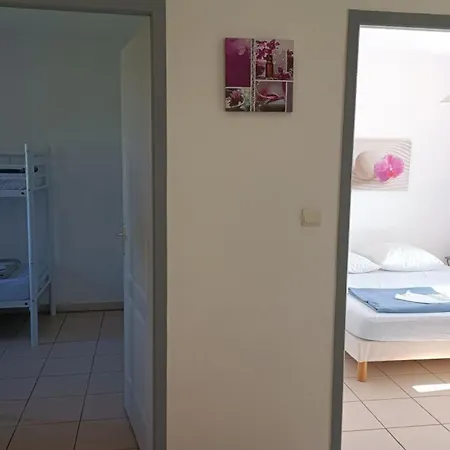 Camping Climatise, Animaux Ok - 16 Pers. - Api-1-52-2837