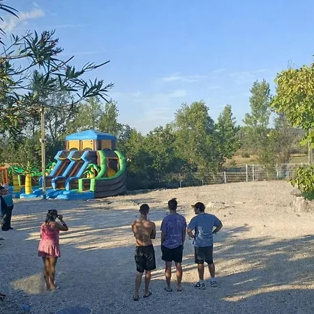 Camping Climatise, Animaux Ok - 16 Pers. - Api-1-52-2837 *